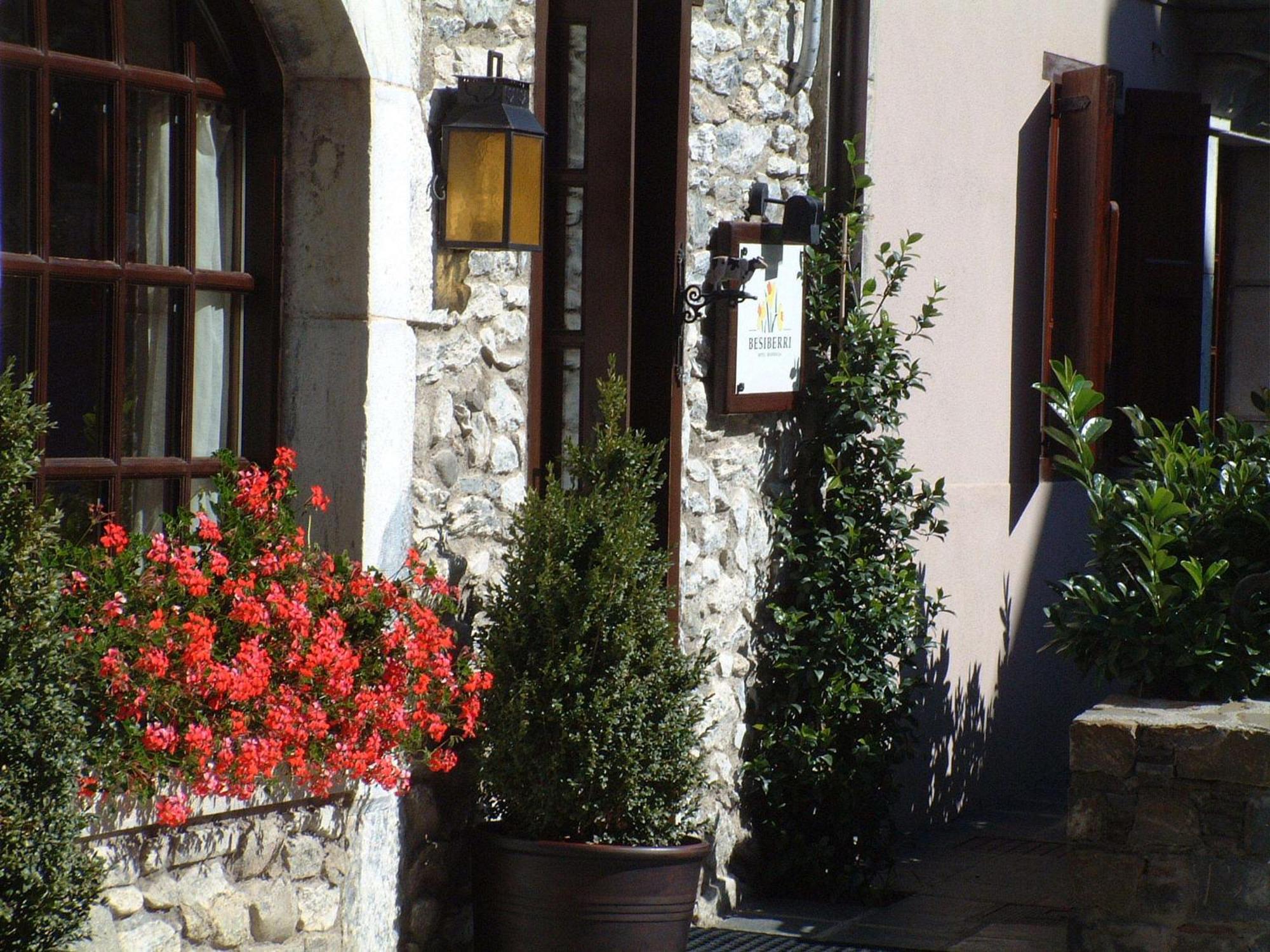 Besiberri Hotel Arties Exterior photo